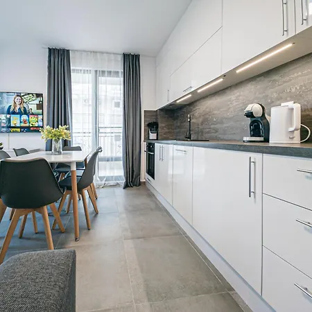 Mary - Polarstar Real Estate 아파트
